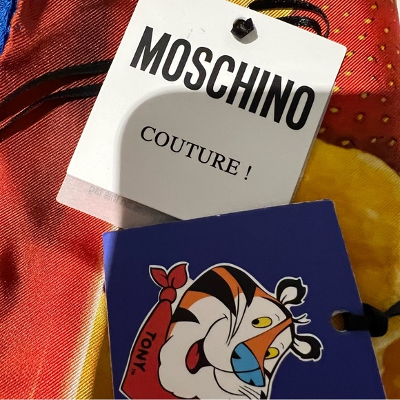 Moschino Tony The Tiger-print scarf year of the tiger Limited Edition - Picture 8 of 10